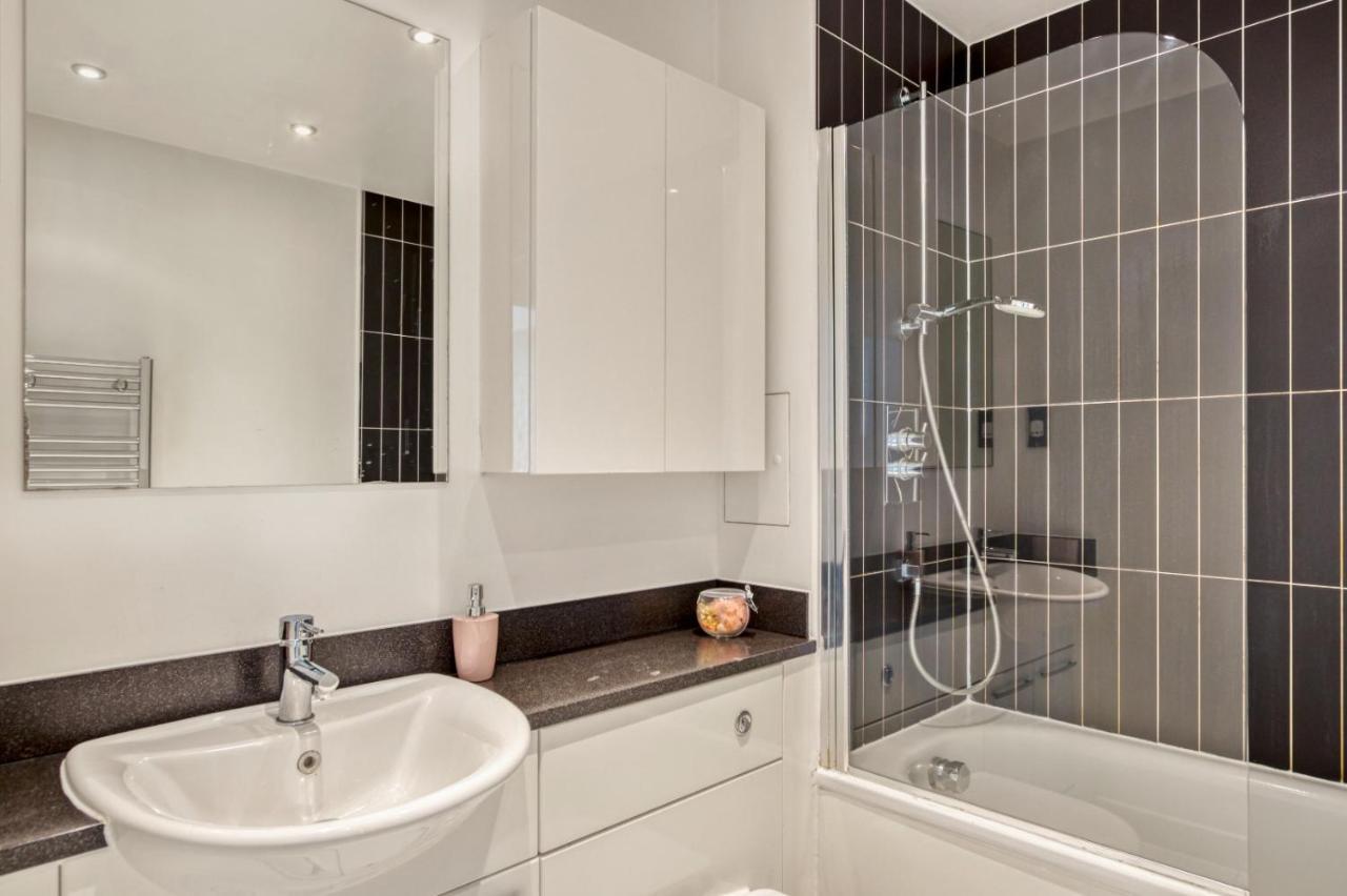 Delightful Apartment Wandsworth Londra Esterno foto