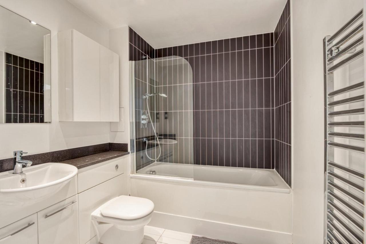 Delightful Apartment Wandsworth Londra Esterno foto